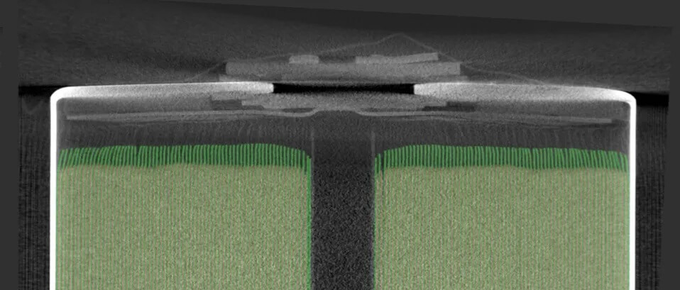 46系大圆柱电池CT扫描截面图,清晰显示电极层叠结构及电芯内部材料分布。